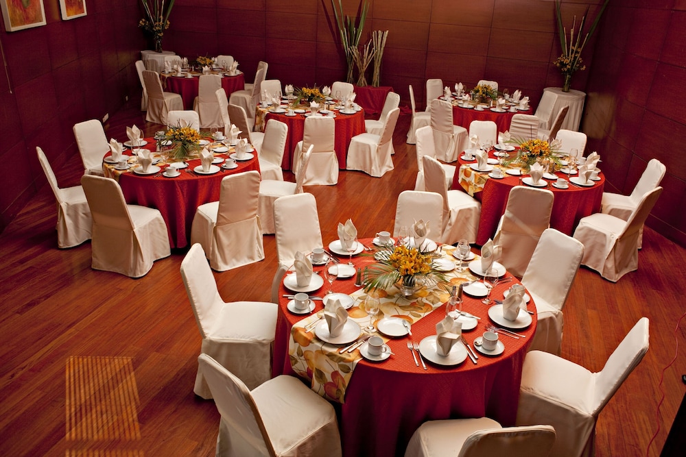 Suites Camino Real 56/73