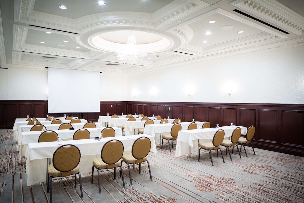 Radisson Hotel Cincinnati Riverfront 57/60