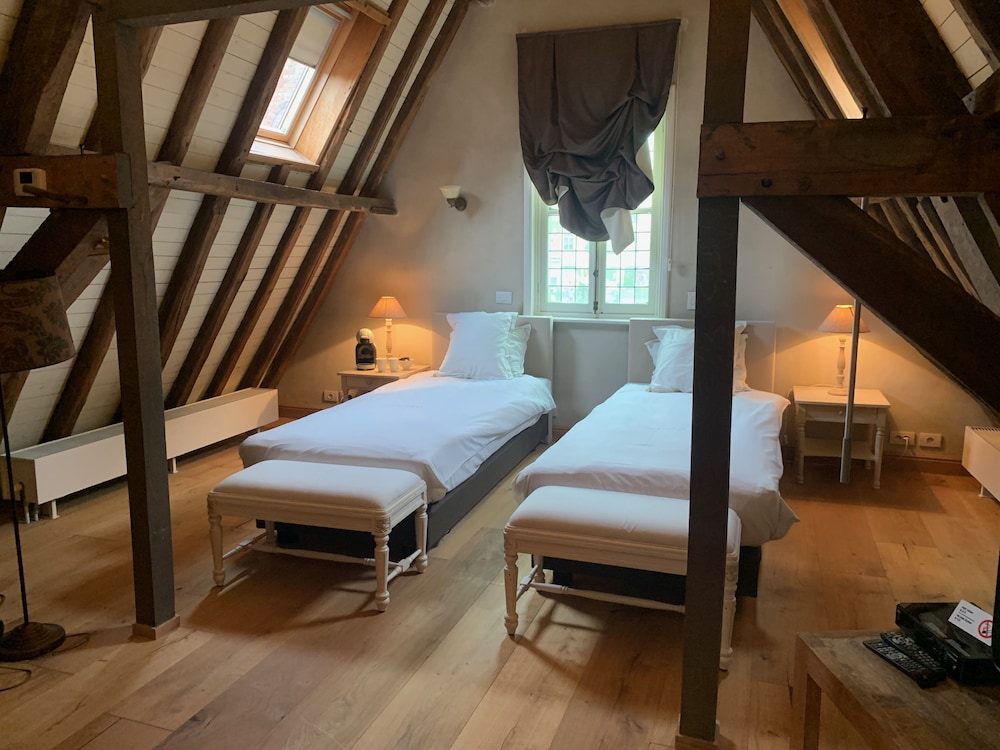 1669 Bed And Breakfast 15/50