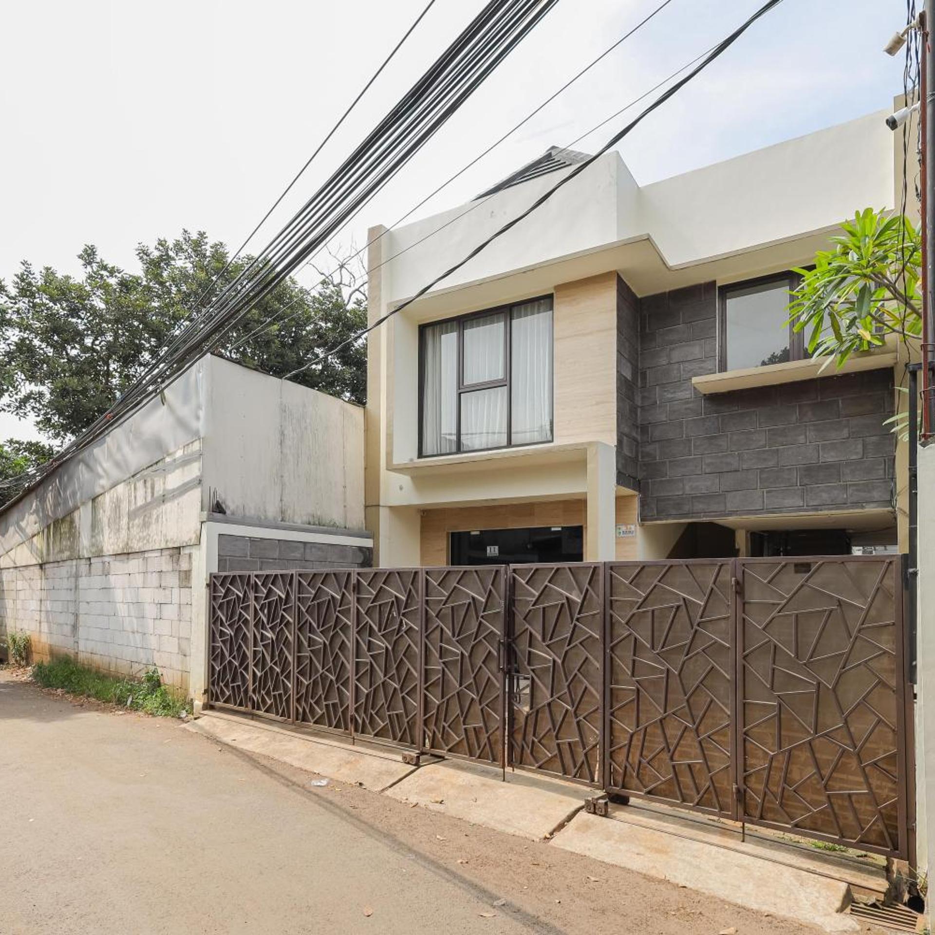 RedDoorz Syariah near Green Park Jatiwarna 11/50