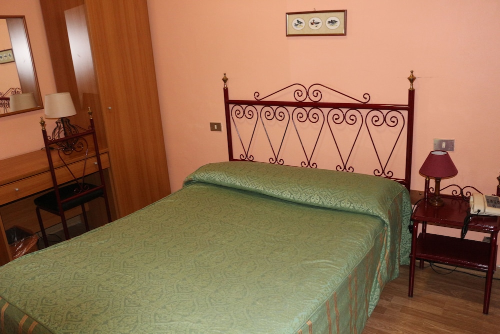 Hotel Italia 26/51