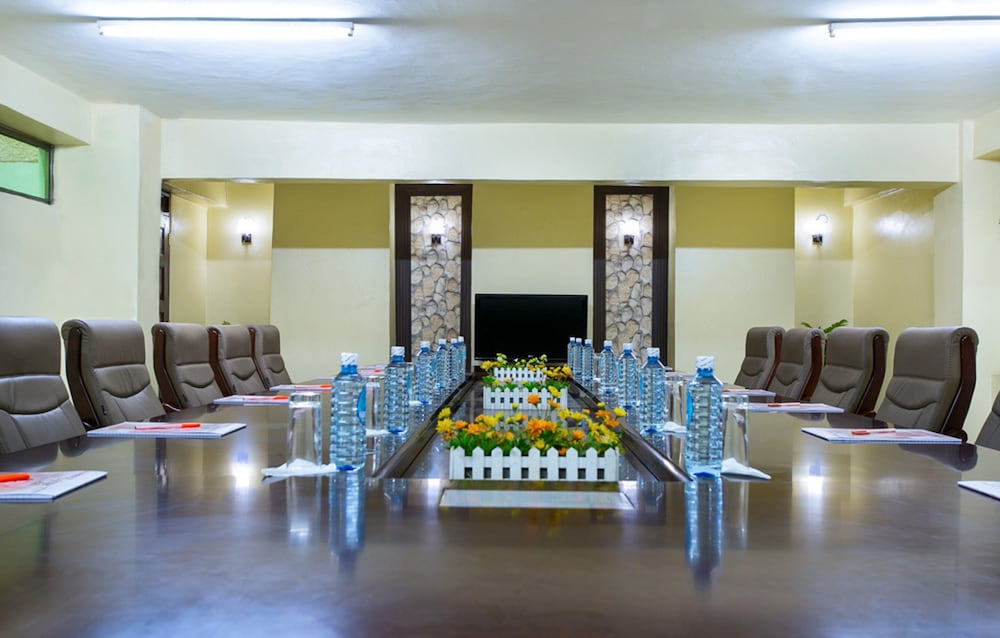 The Legacy Hotel & Suites 29/33