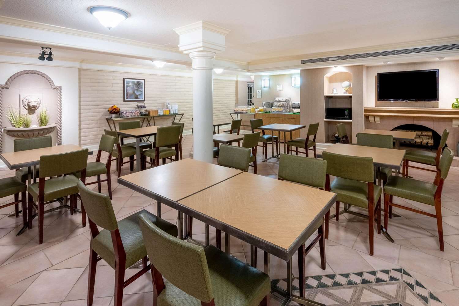 La Quinta Inn by Wyndham Deerfield Beach I-95 at Hillsboro E 22/34