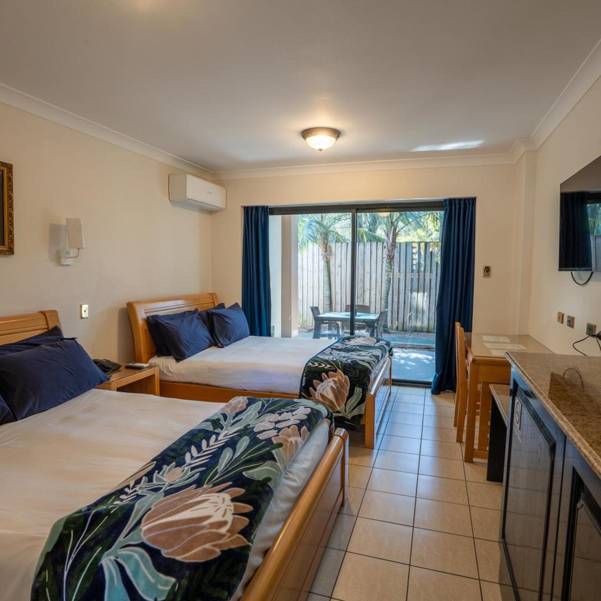 Novena Palms Motel 6/20
