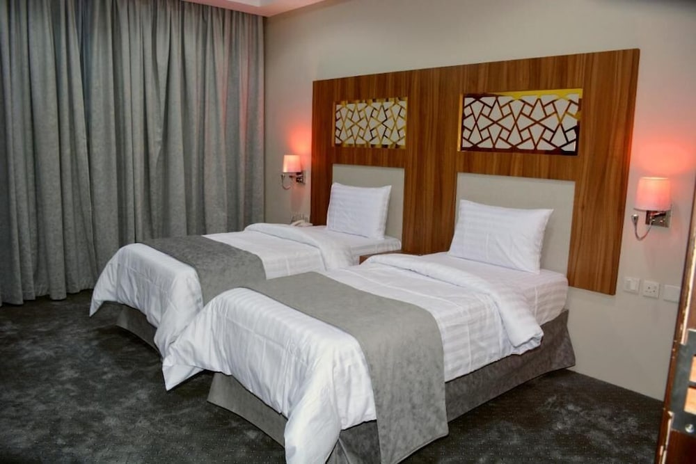 ROOM, DOUBLE BED