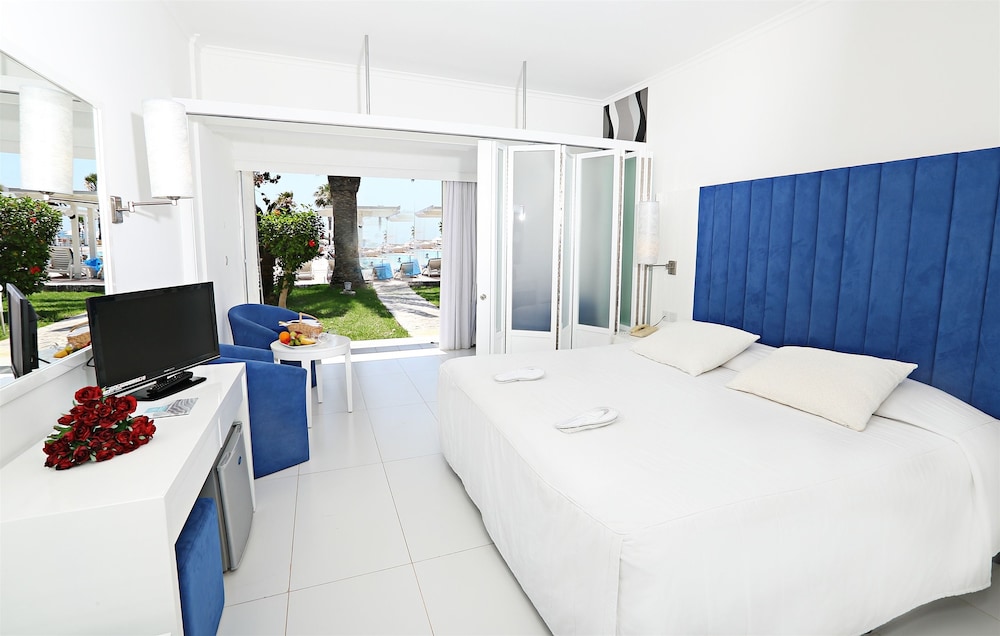 Dome Beach Marina Hotel and Resort 12/46