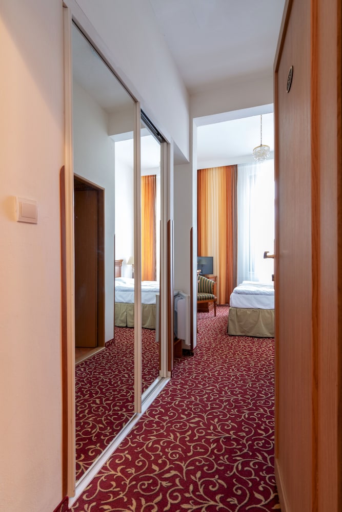Hotel Romania 15/41