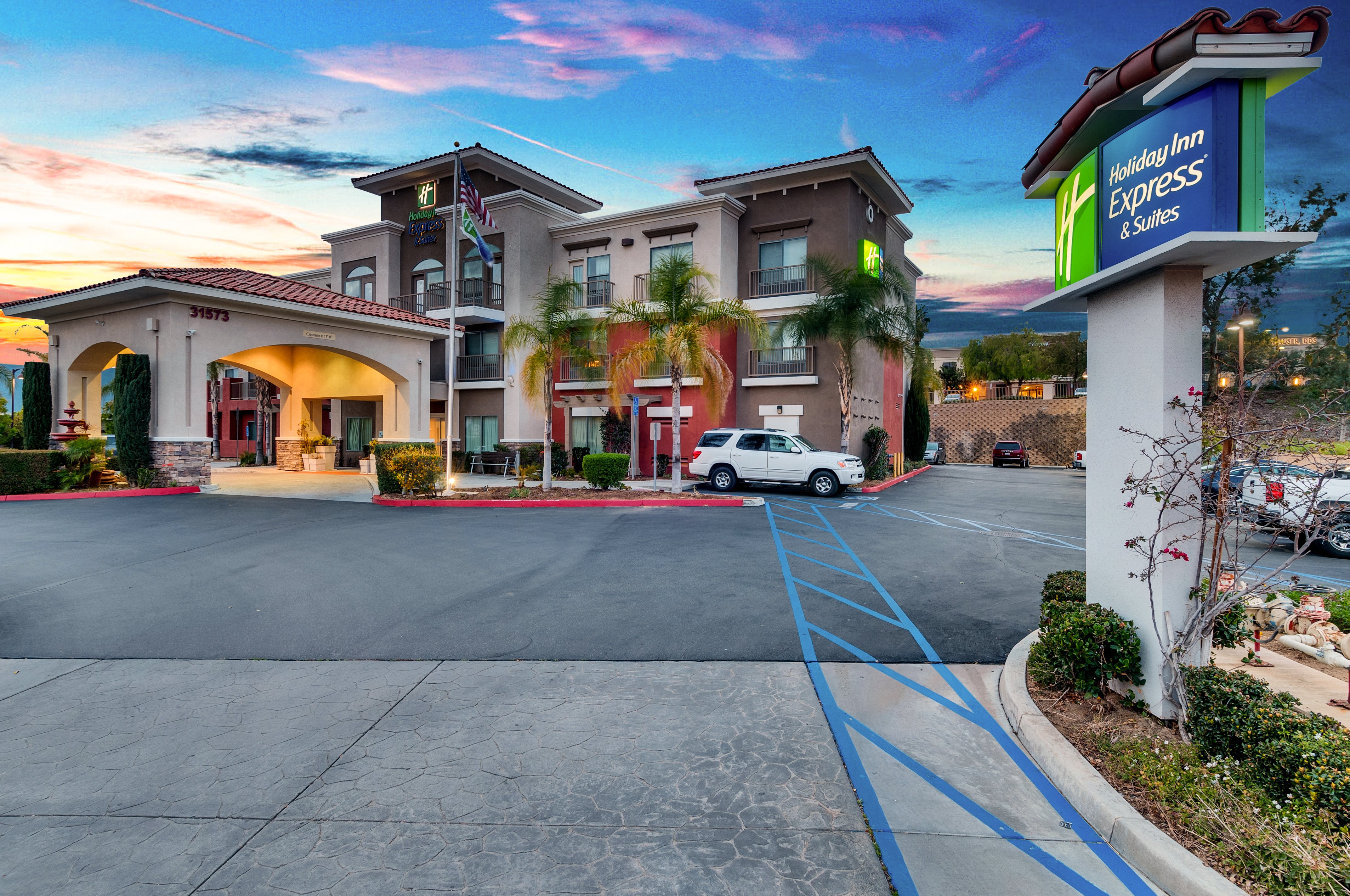 Holiday Inn Express Hotel And Suites Lake Elsinore 56/61