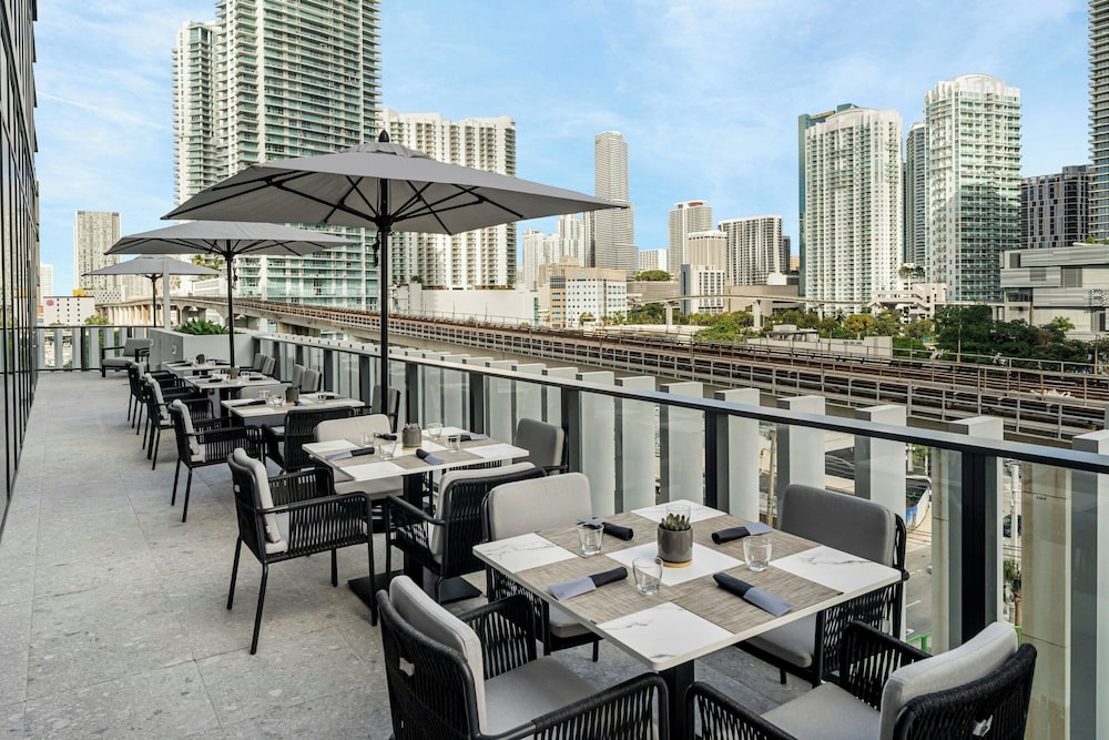 Element Miami Brickell 24/40