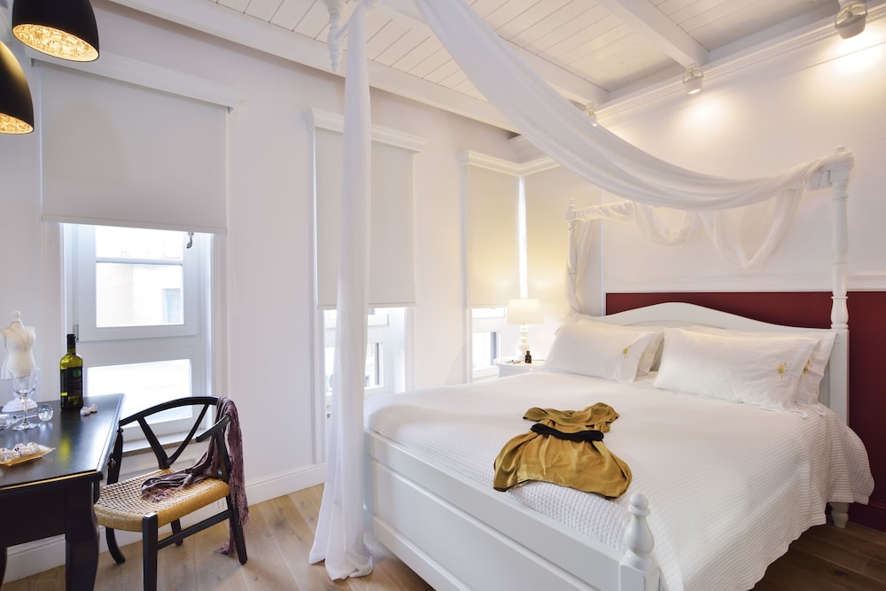 1 BEDROOM, VILLA