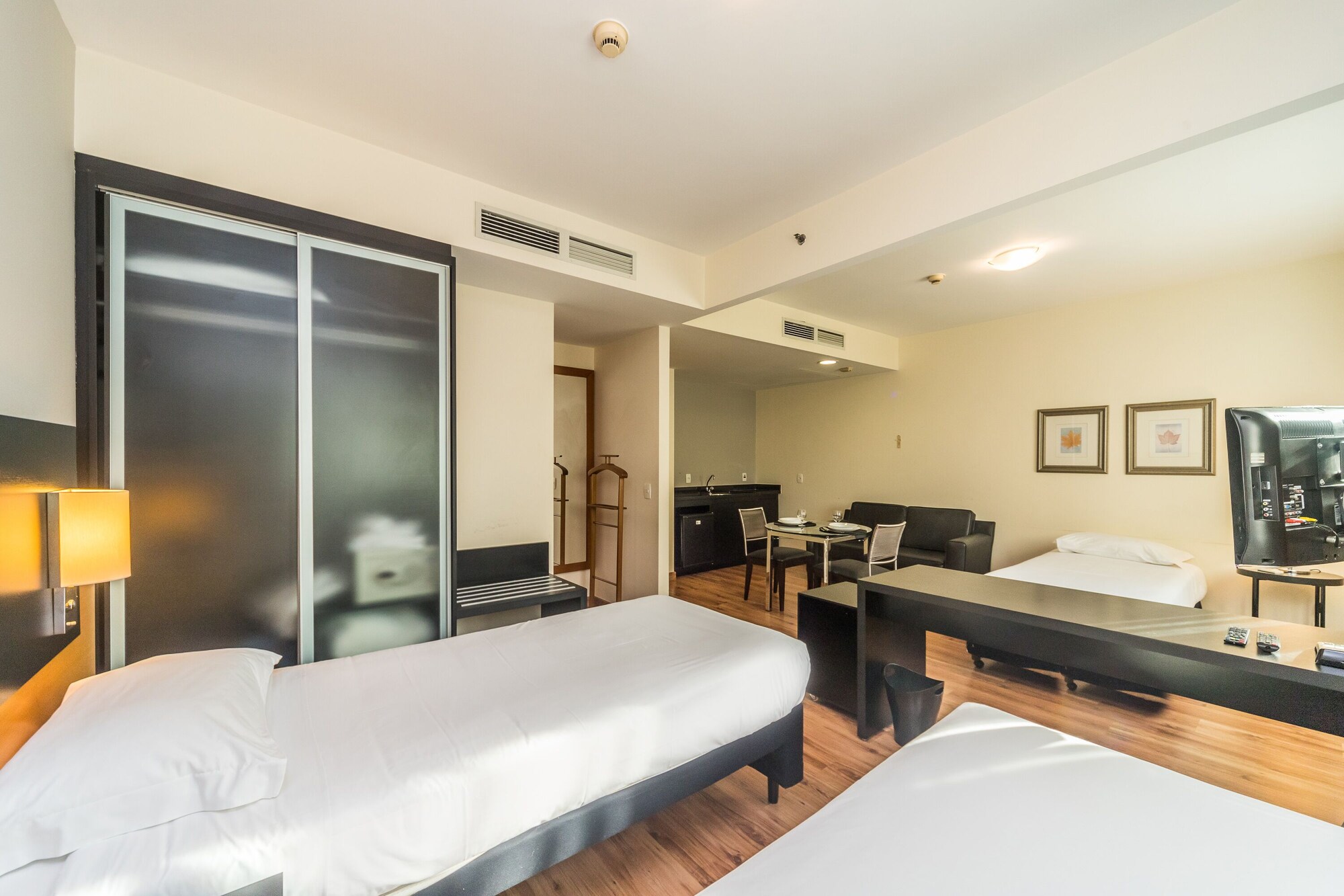 SUITE, 3 BEDS