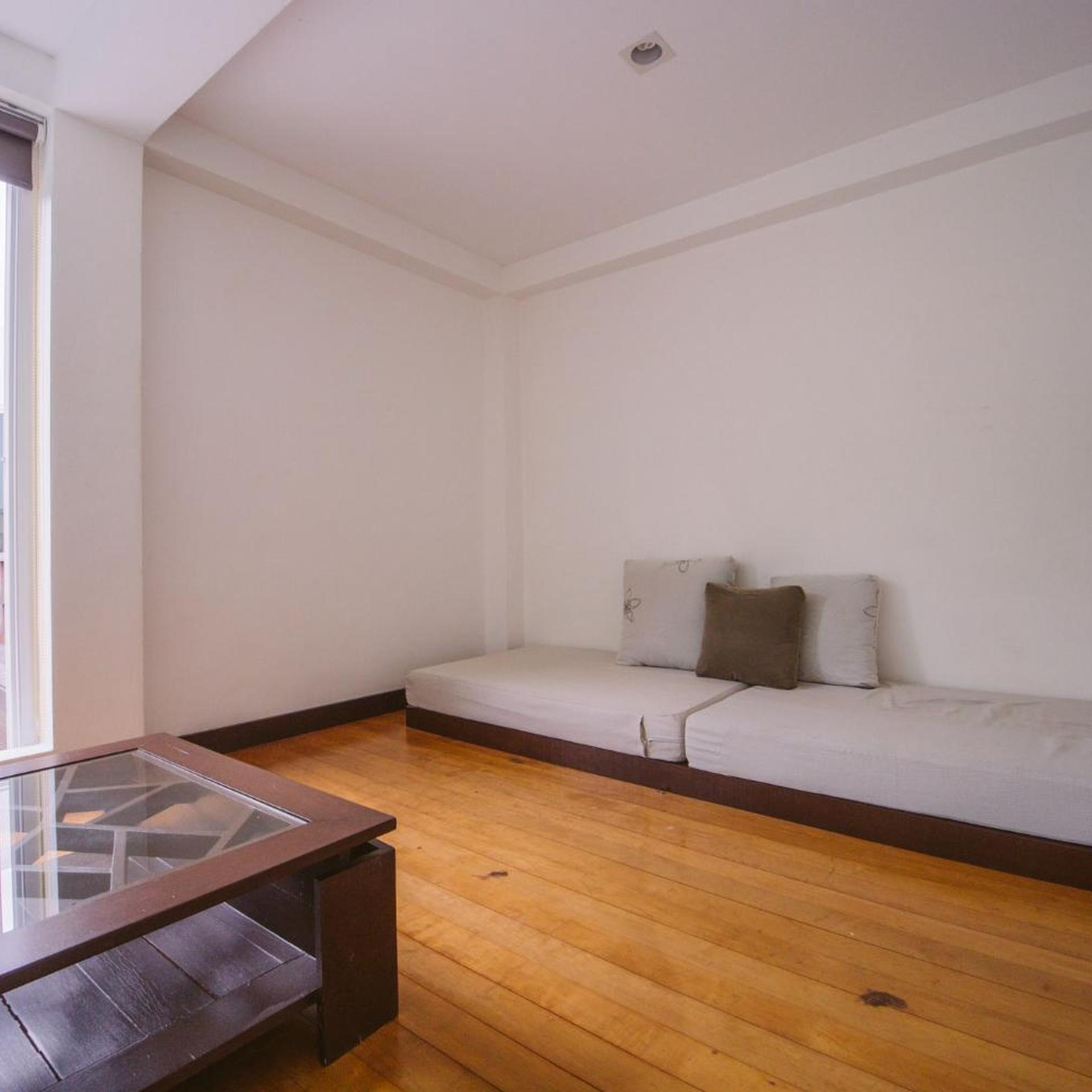 Room, Garden View
