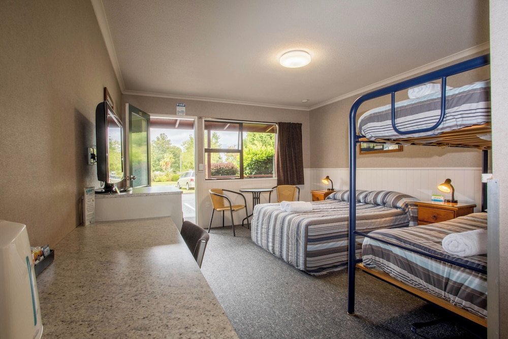 Te Anau Top 10 Holiday Park 12/58