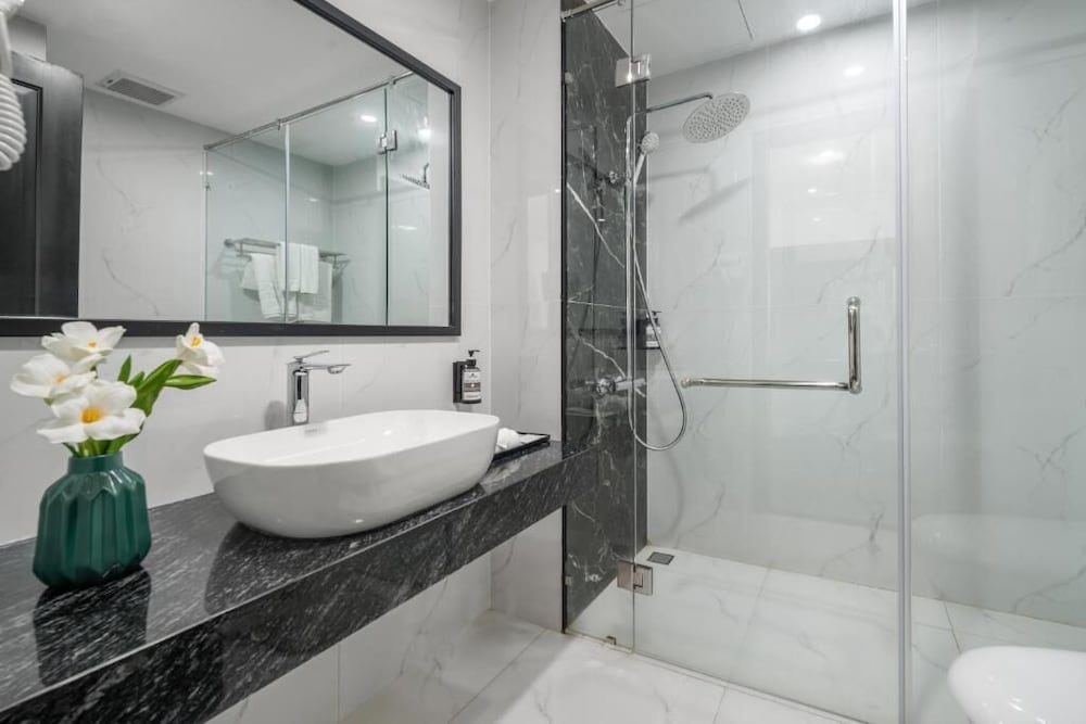 غرفة جونيور بسريرين منفصلين وسرير كينج بغرفتي نوم، Vian Hotel 7/7