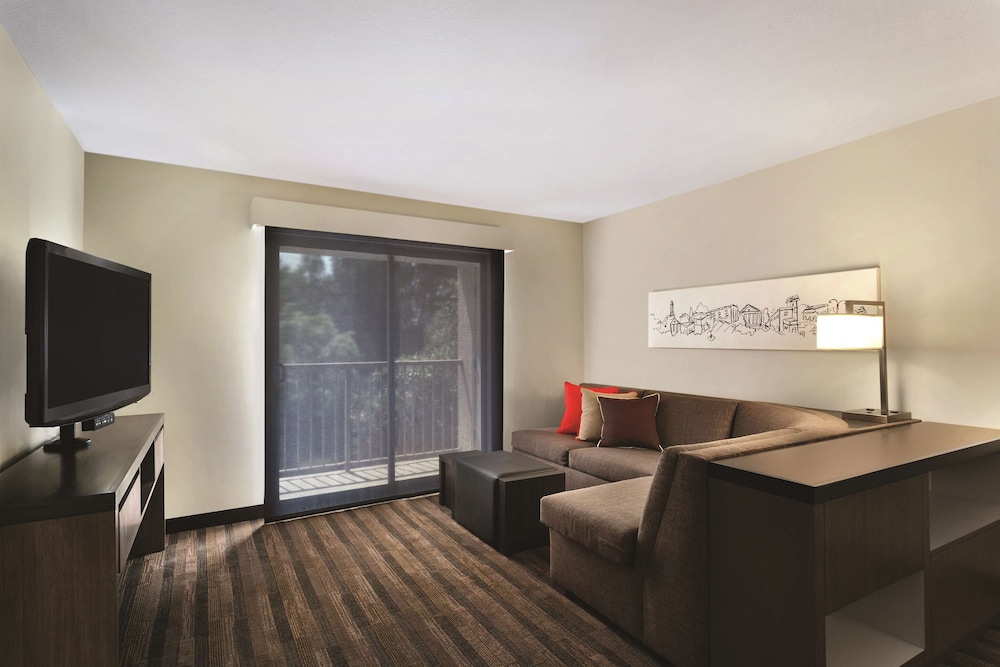 Hyatt House San Diego Sorrento Mesa 24/50
