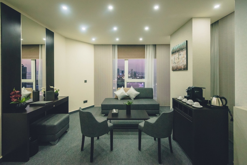 Louis V Hotel 40/68