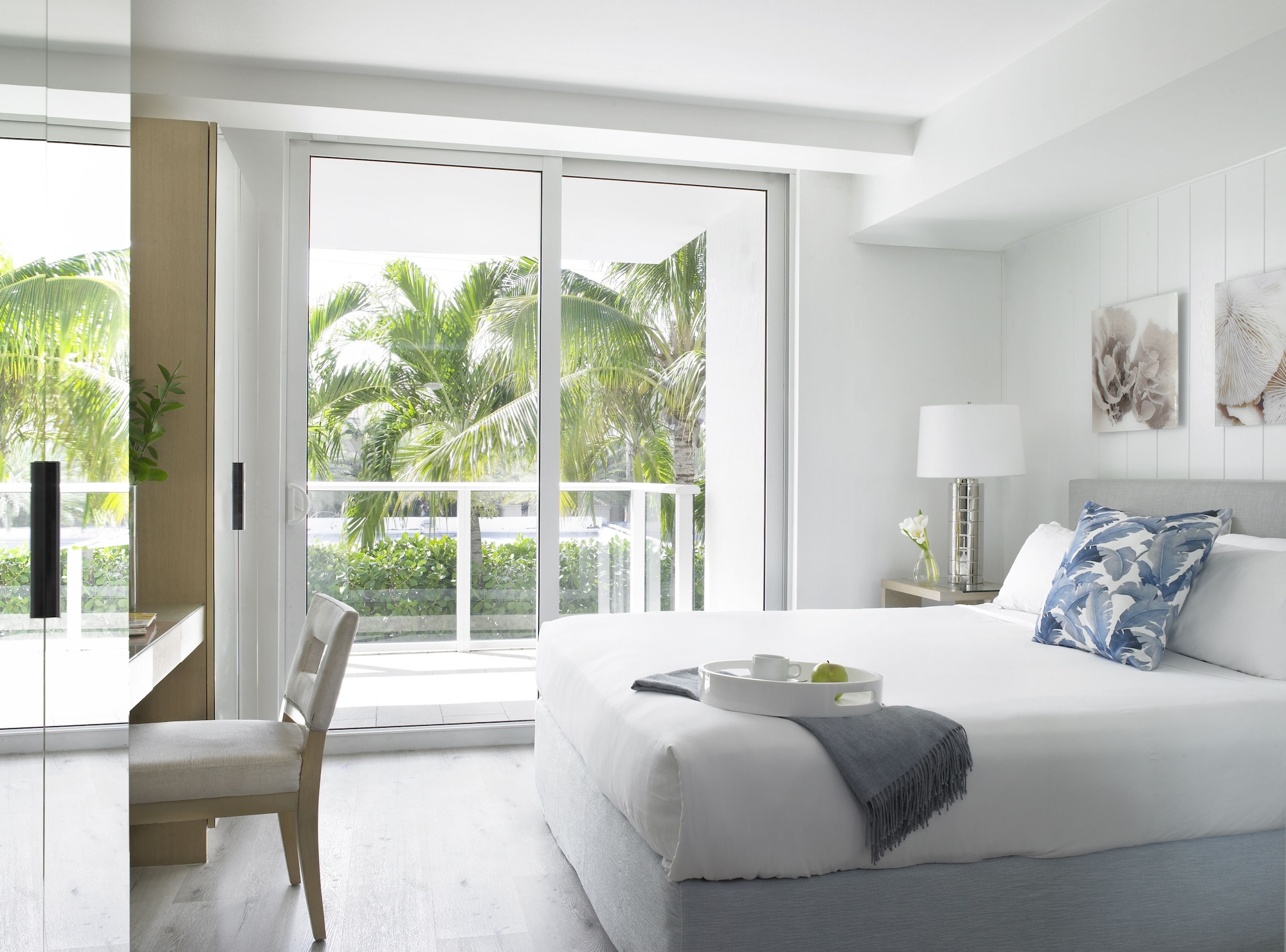 SUITE, KING BED, POOL VIEW