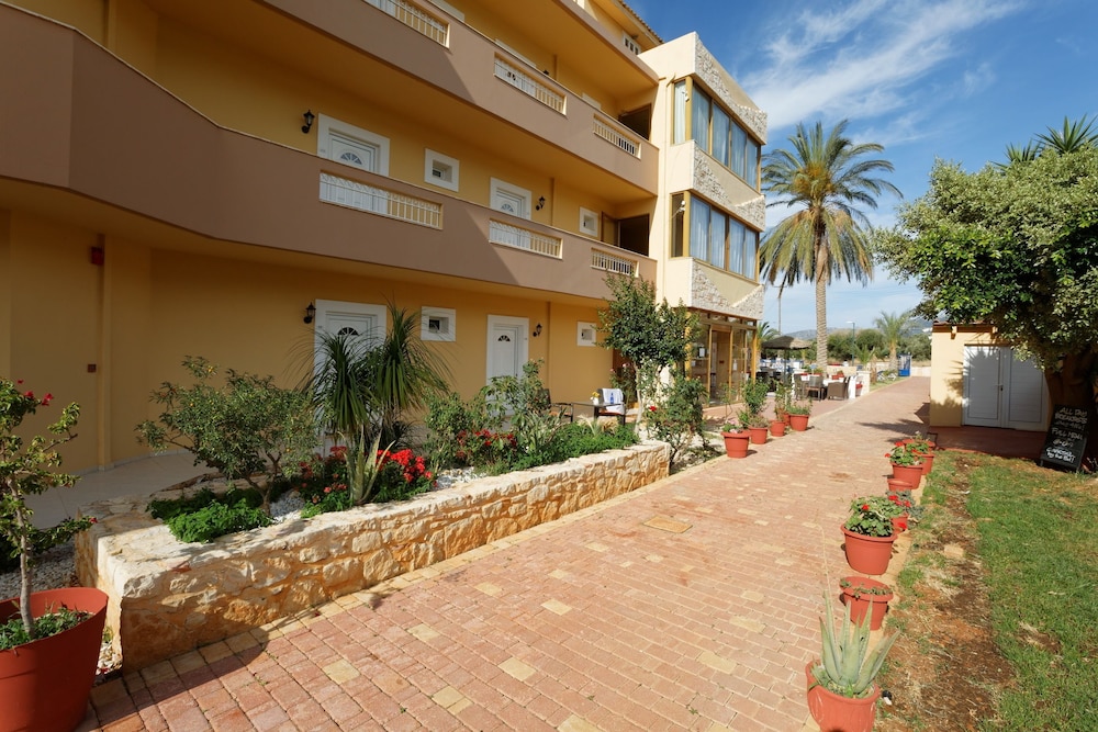 Danelis Studios & Apartments 53/55