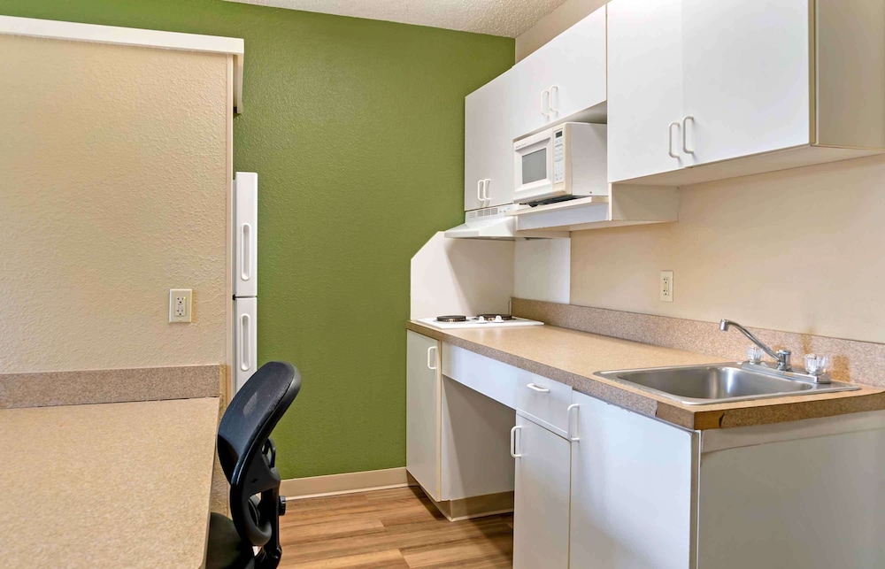 Extended Stay America - Detroit - Madison Heights 48/53