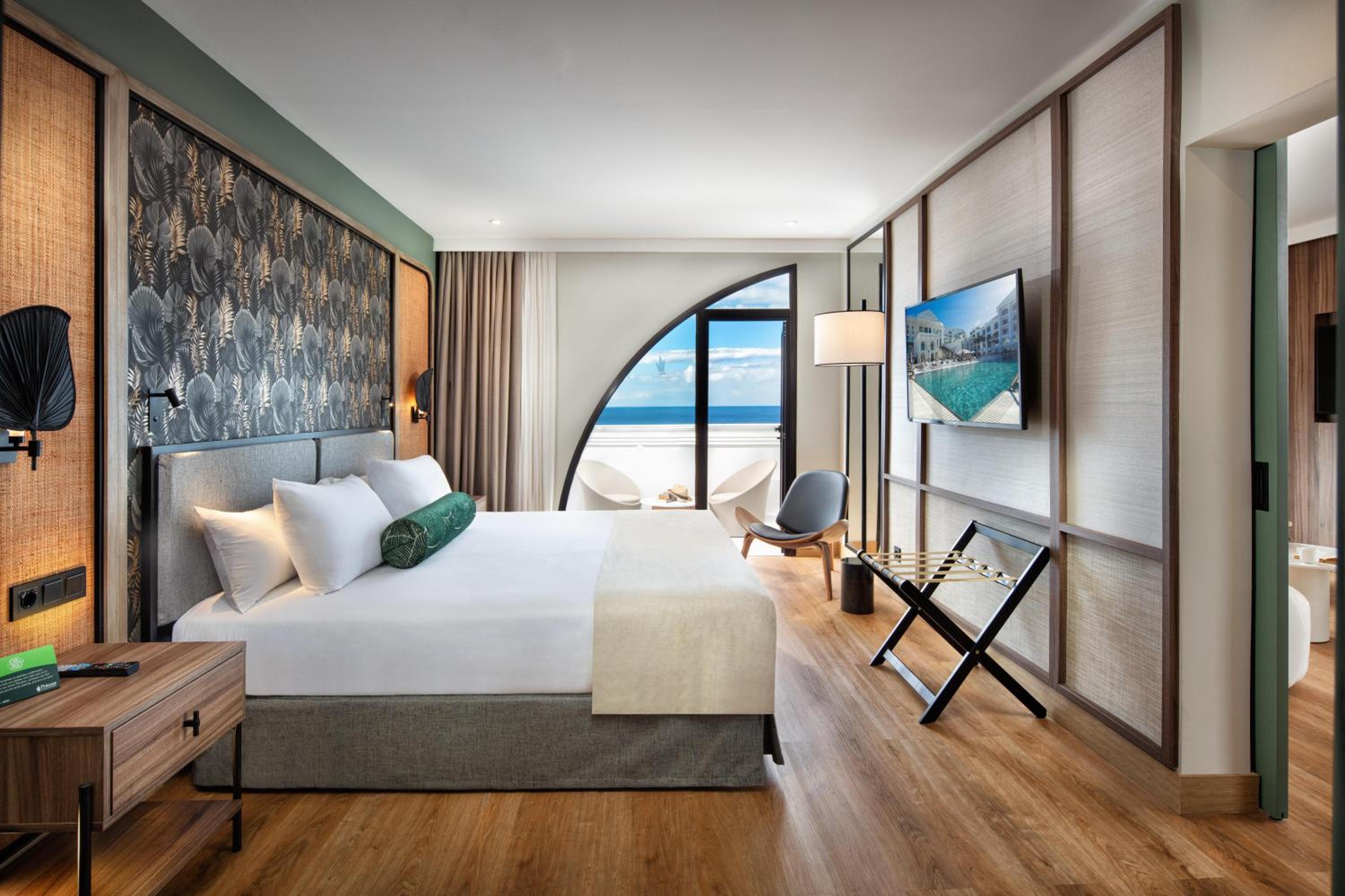 Suite, Pool or Sea View