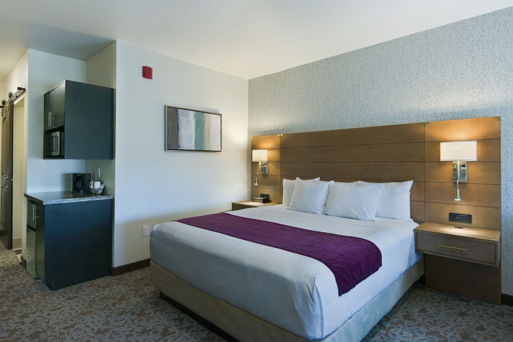 SUITE, KING BED, VALLEY VIEW, SOFA