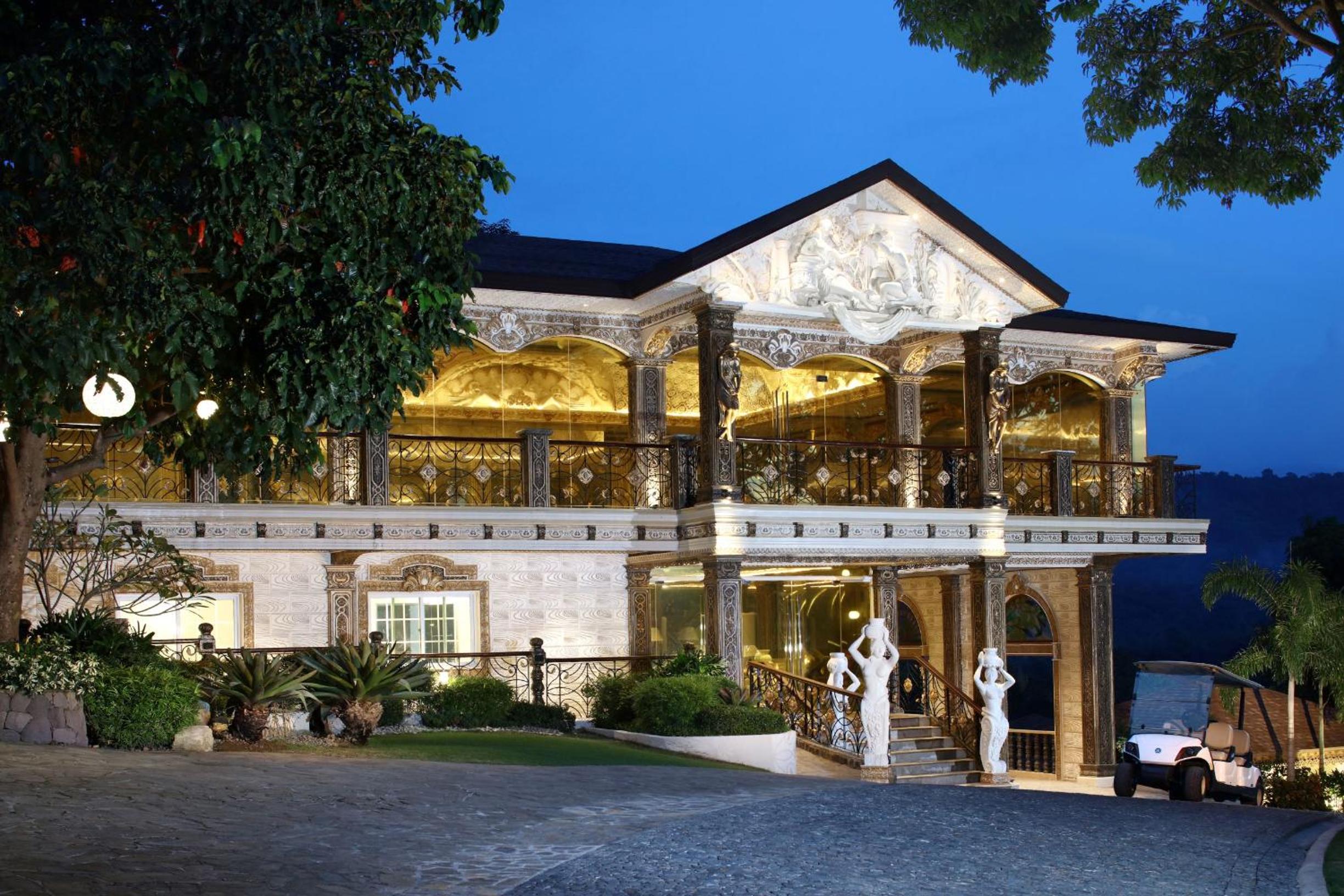 Rancho Bernardo Luxury Villas and Resort in BAGAC