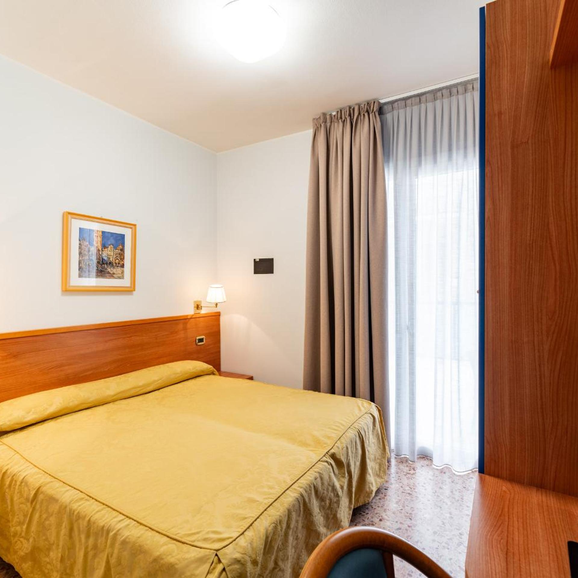 Room, Single, Lateral Side Sea View, Balcony