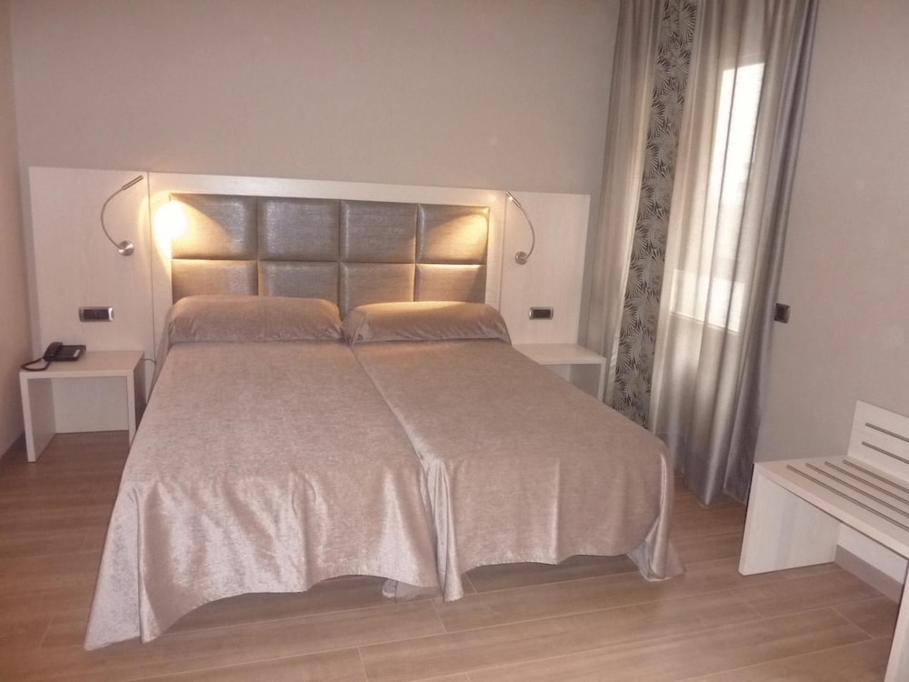 BARCELONA HOUSE 14/48