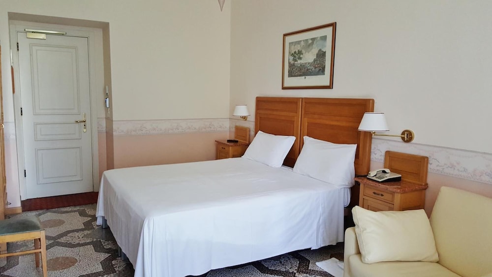 Hotel Roma E Rocca Cavour 15/82