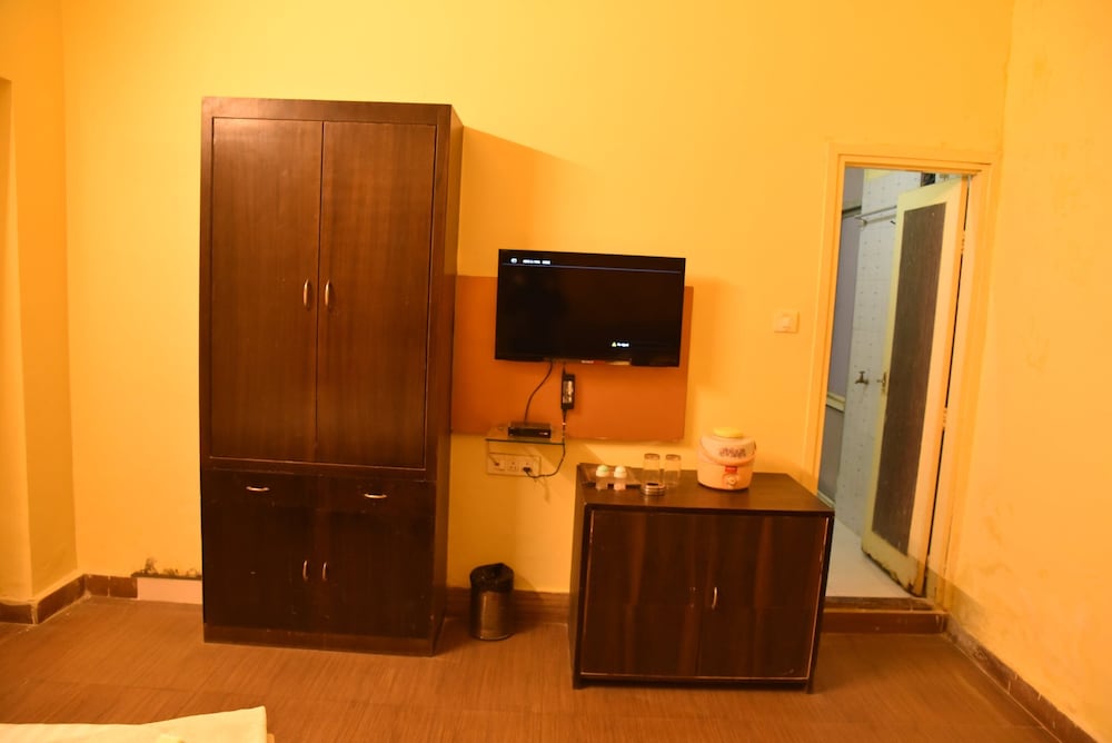 Hotel C 9 12/50