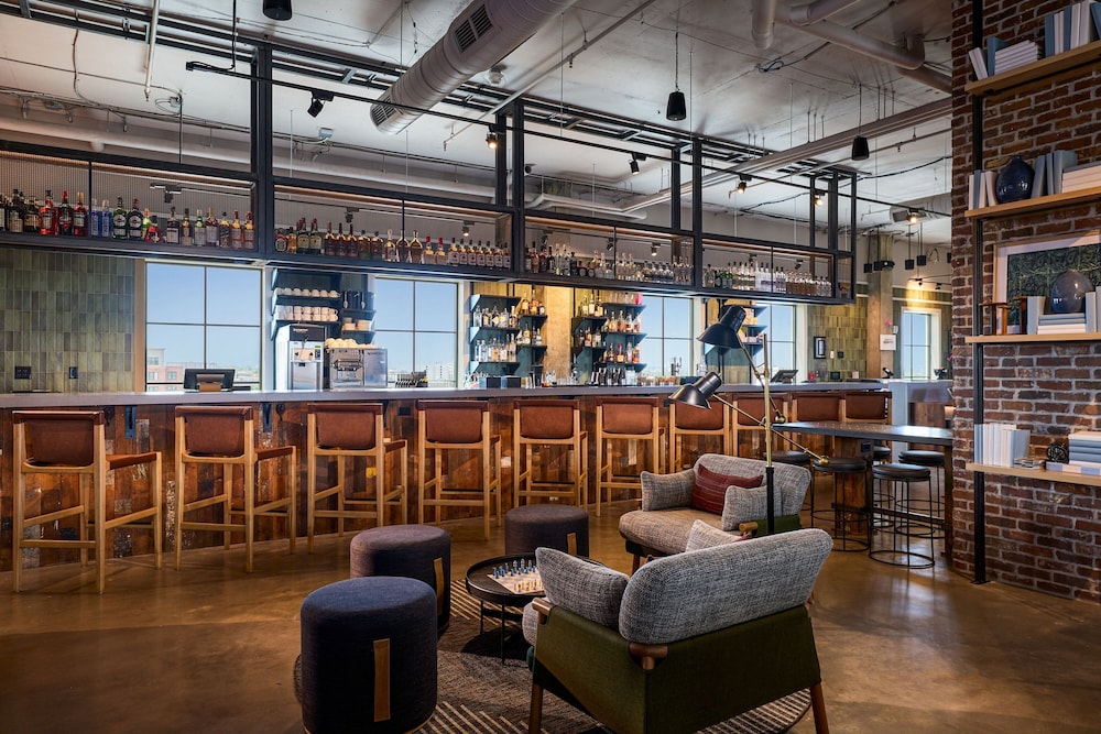 Moxy Charleston Downtown 33/42