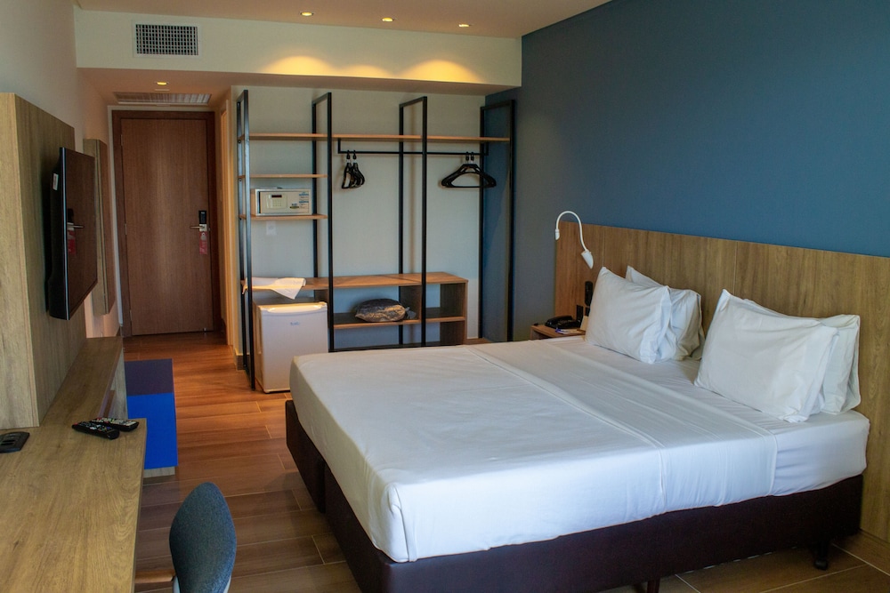 DELUXE, DOUBLE BED