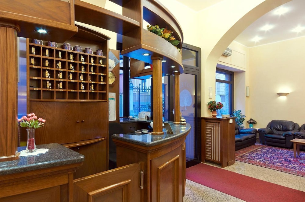 HOTEL PAVONE 6/45