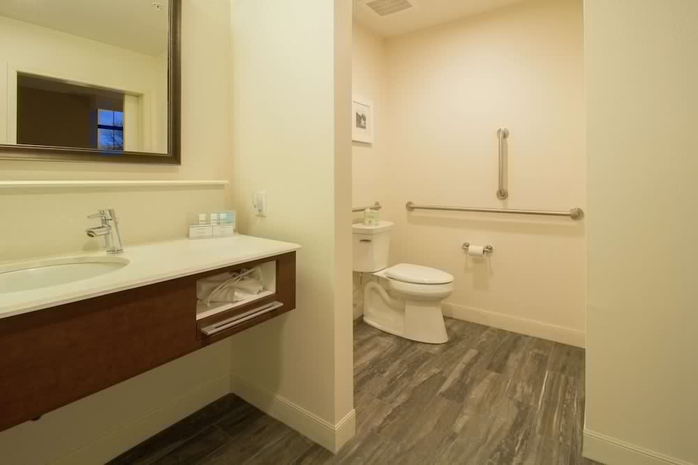 Hampton Inn Suites Cazenovia Ny 10/41