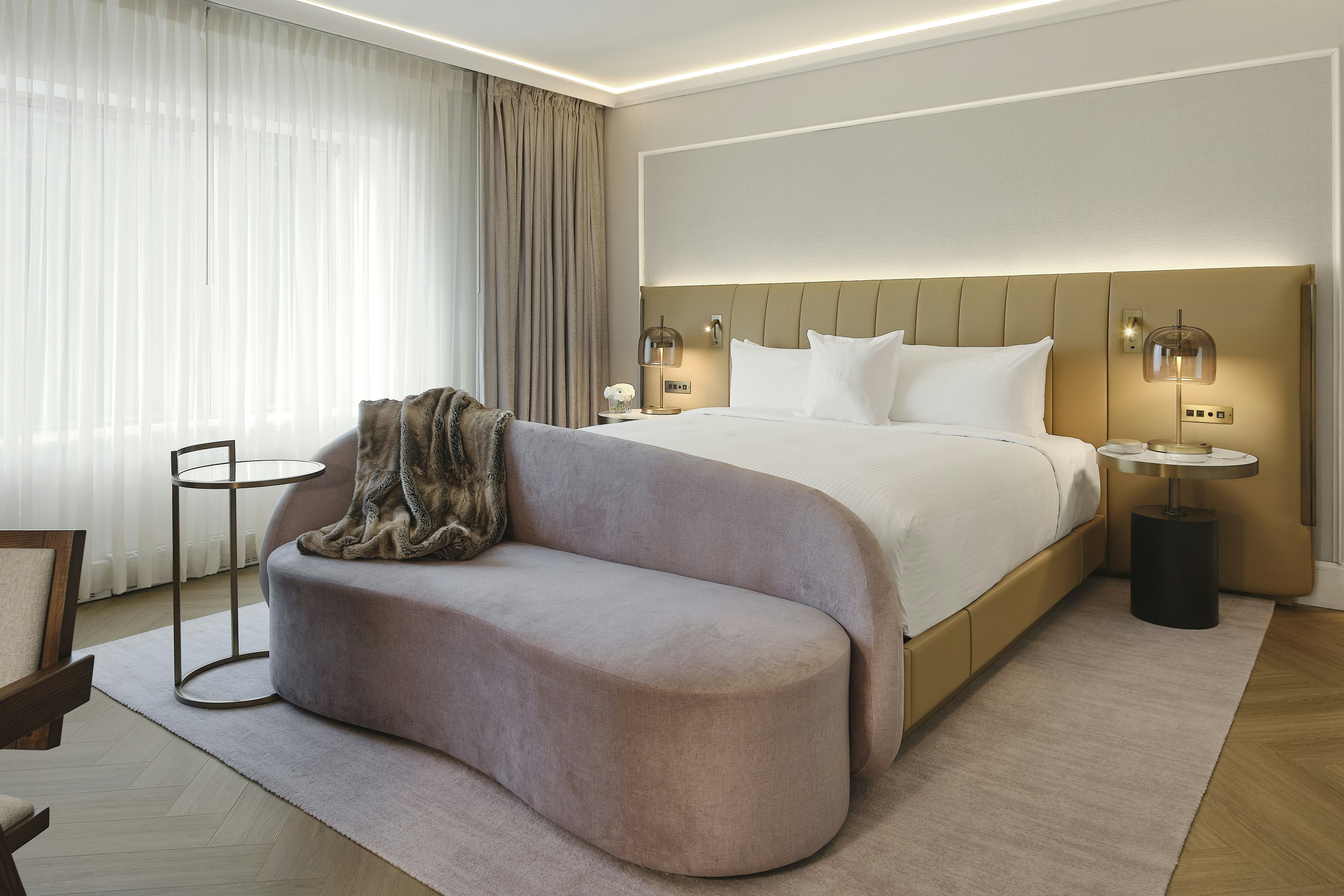 SUPERIOR, KING BED