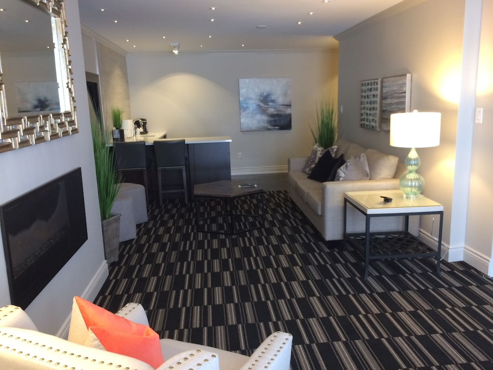 Ramada By Wyndham Cornwall 12/71