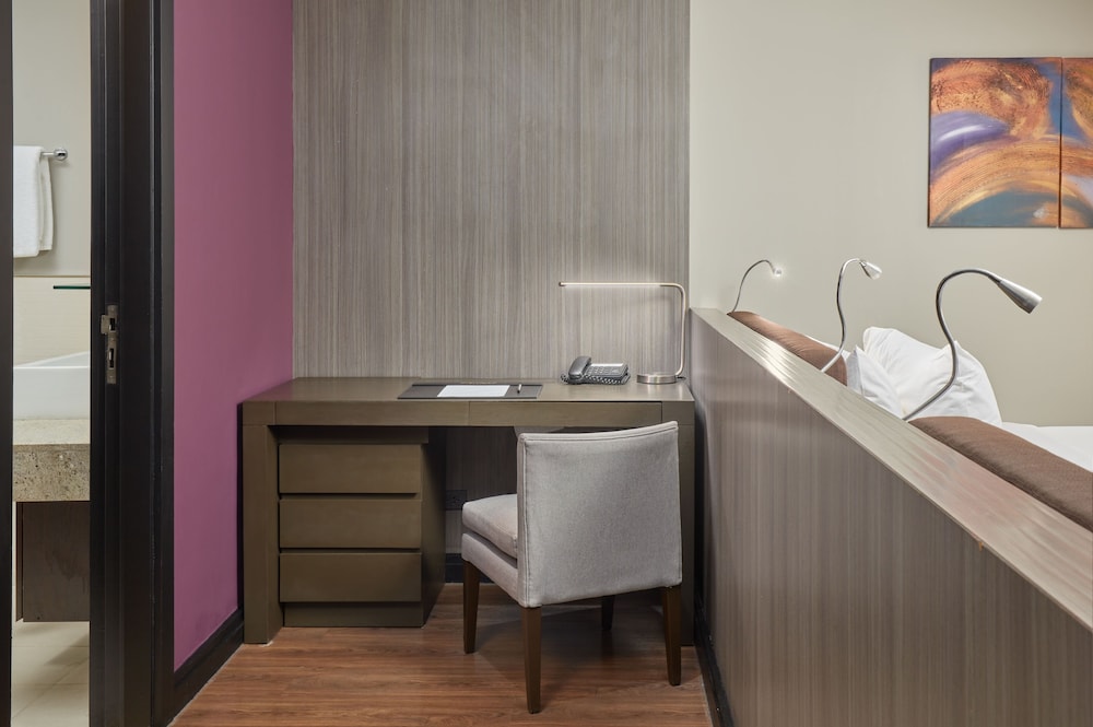 F1 Hotel Manila BGC 32/65
