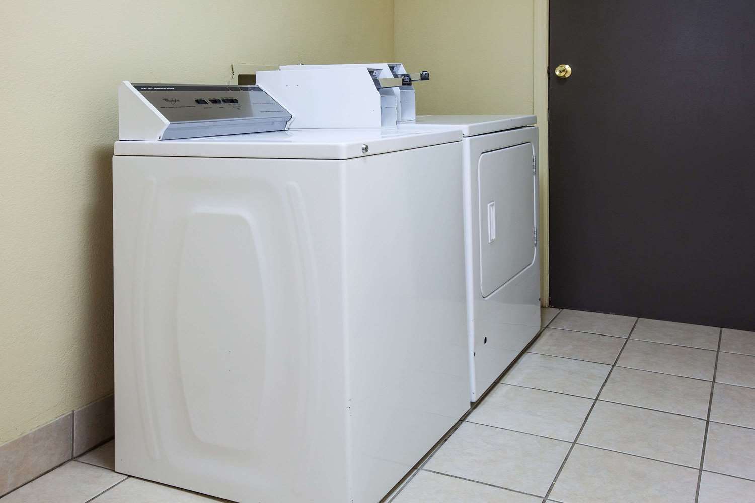 Super 8 by Wyndham Sulphur 8/8
