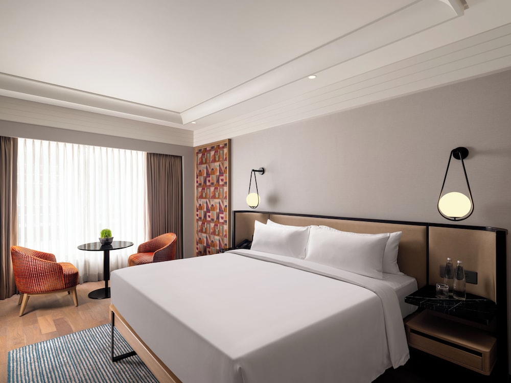 SUPERIOR, KING BED