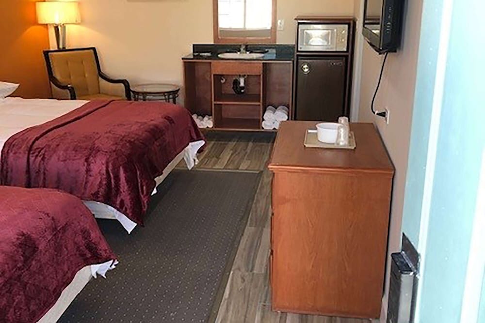 Howard Johnson by Wyndham Ridgecrest, CA 24/63