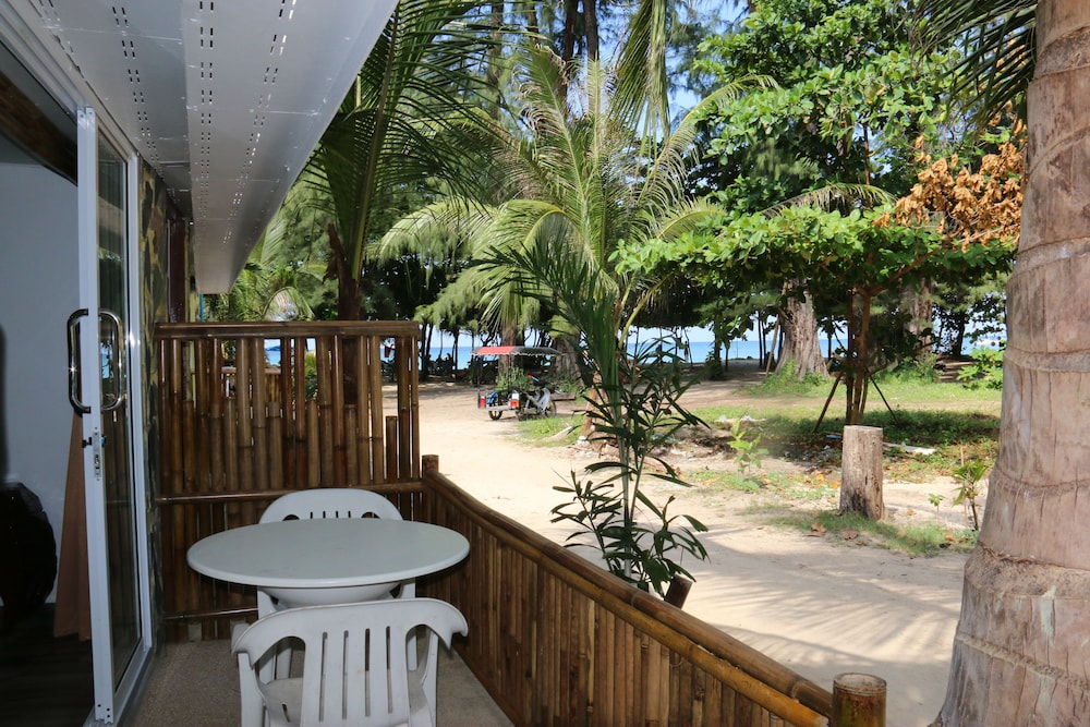 Ruan Mai Naiyang Beach Resort 71/76