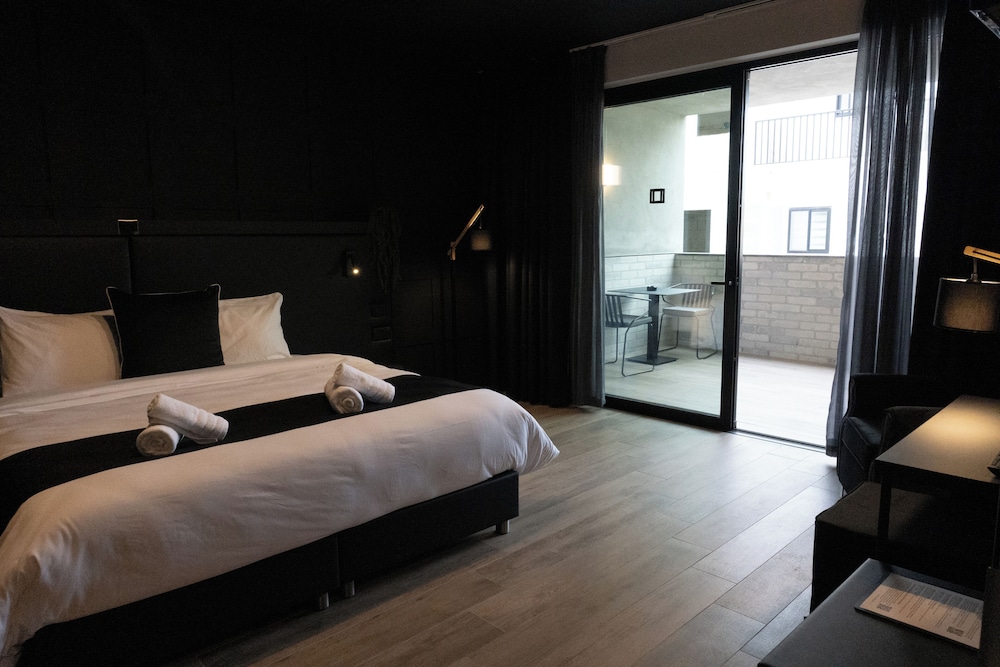 Block Hotel Rooms and Aparments 13/54