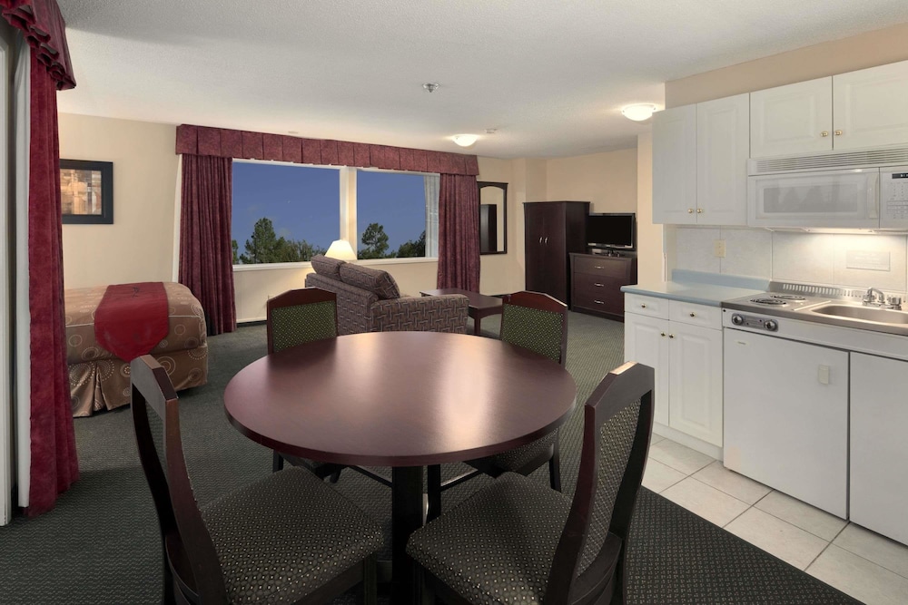 Travelodge by Wyndham Nanaimo 21/25