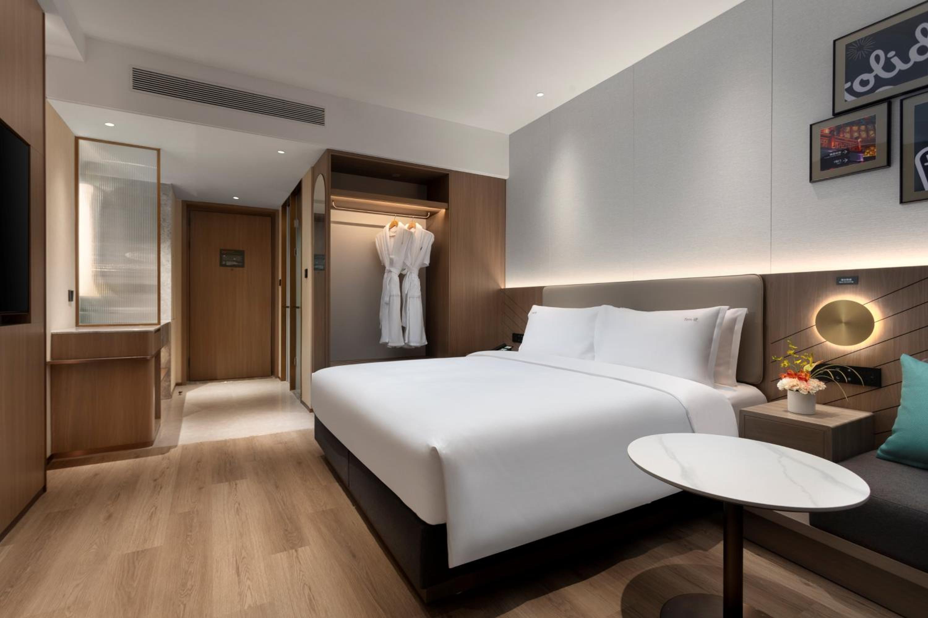 Standard, Single Bed, Holiday Inn Shanghai Jing'an by IHG 6/10