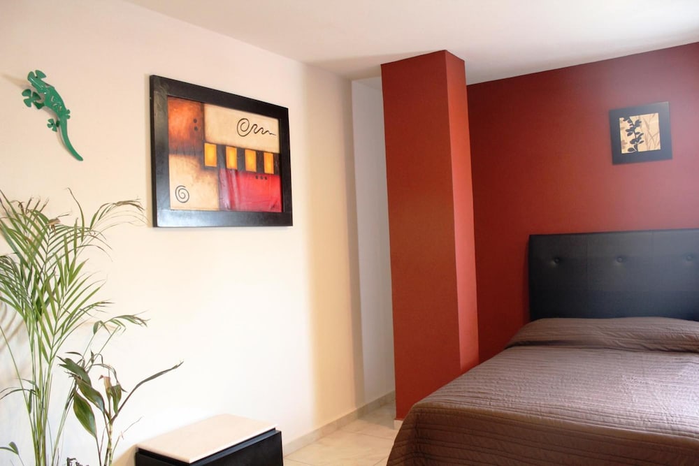 Hotel Leones 14/37
