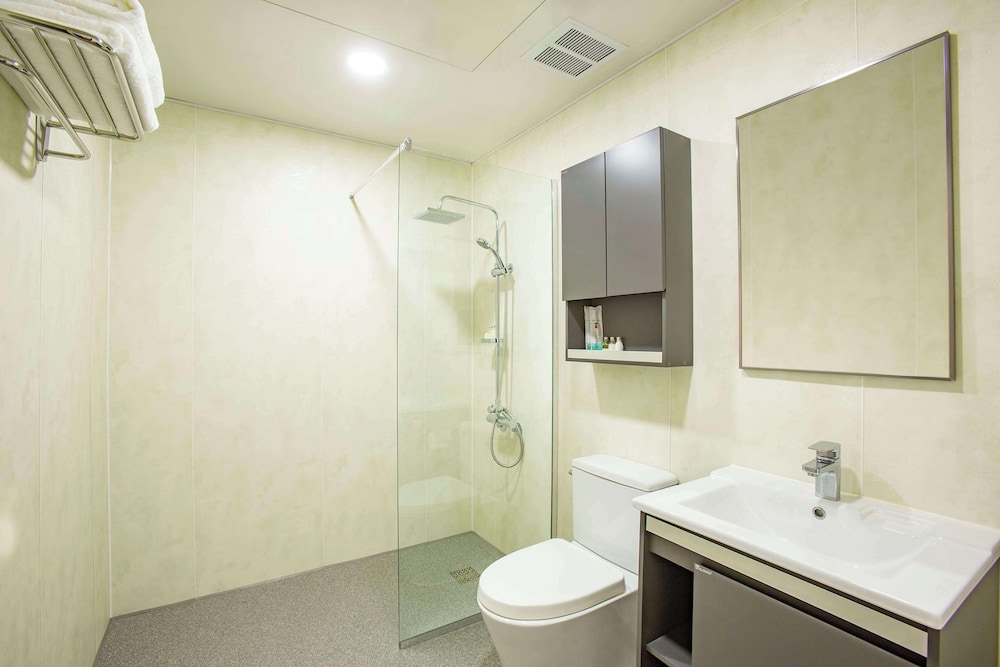 Bayview Hotel Guam 48/50