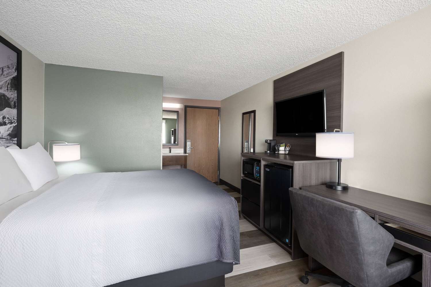 Super 8 by Wyndham Conrad MT 12/41