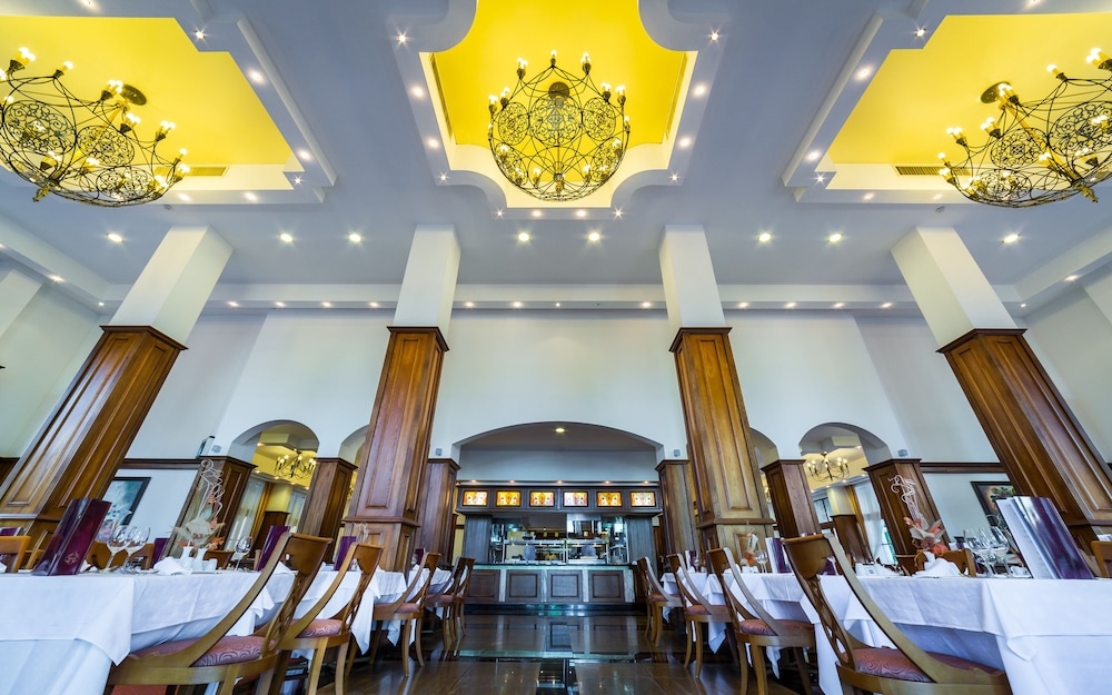 Hotel Helena Sands 10/50
