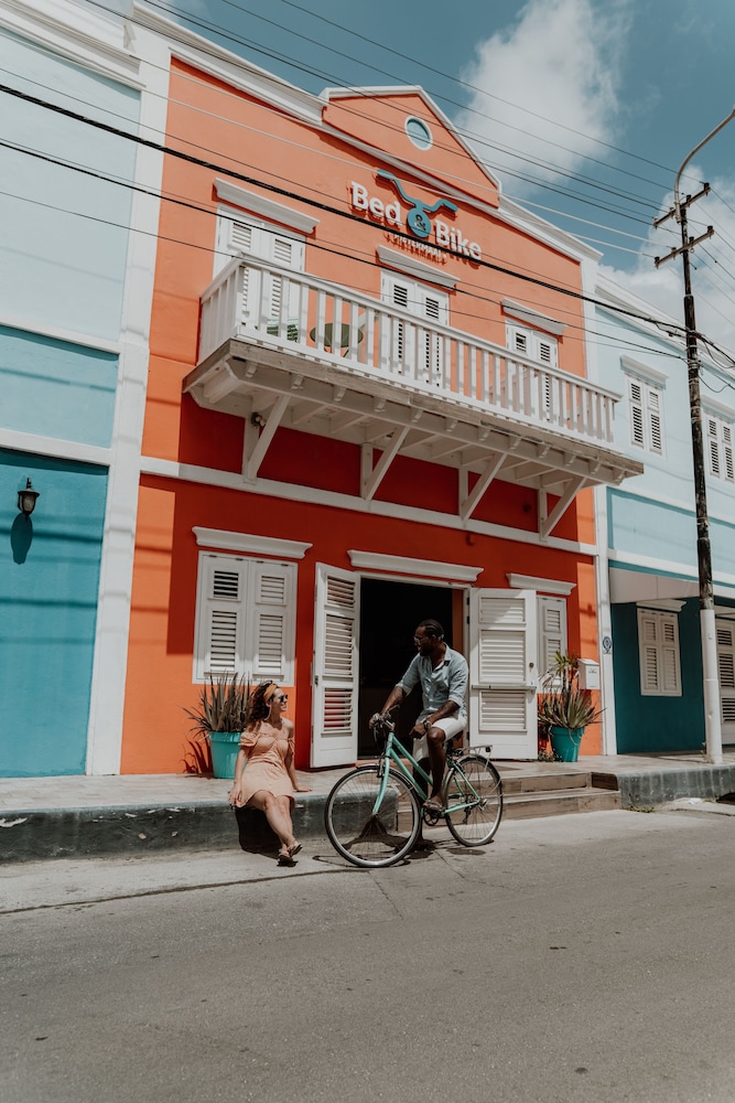 Bed & Bike Curacao Hostel 13/50