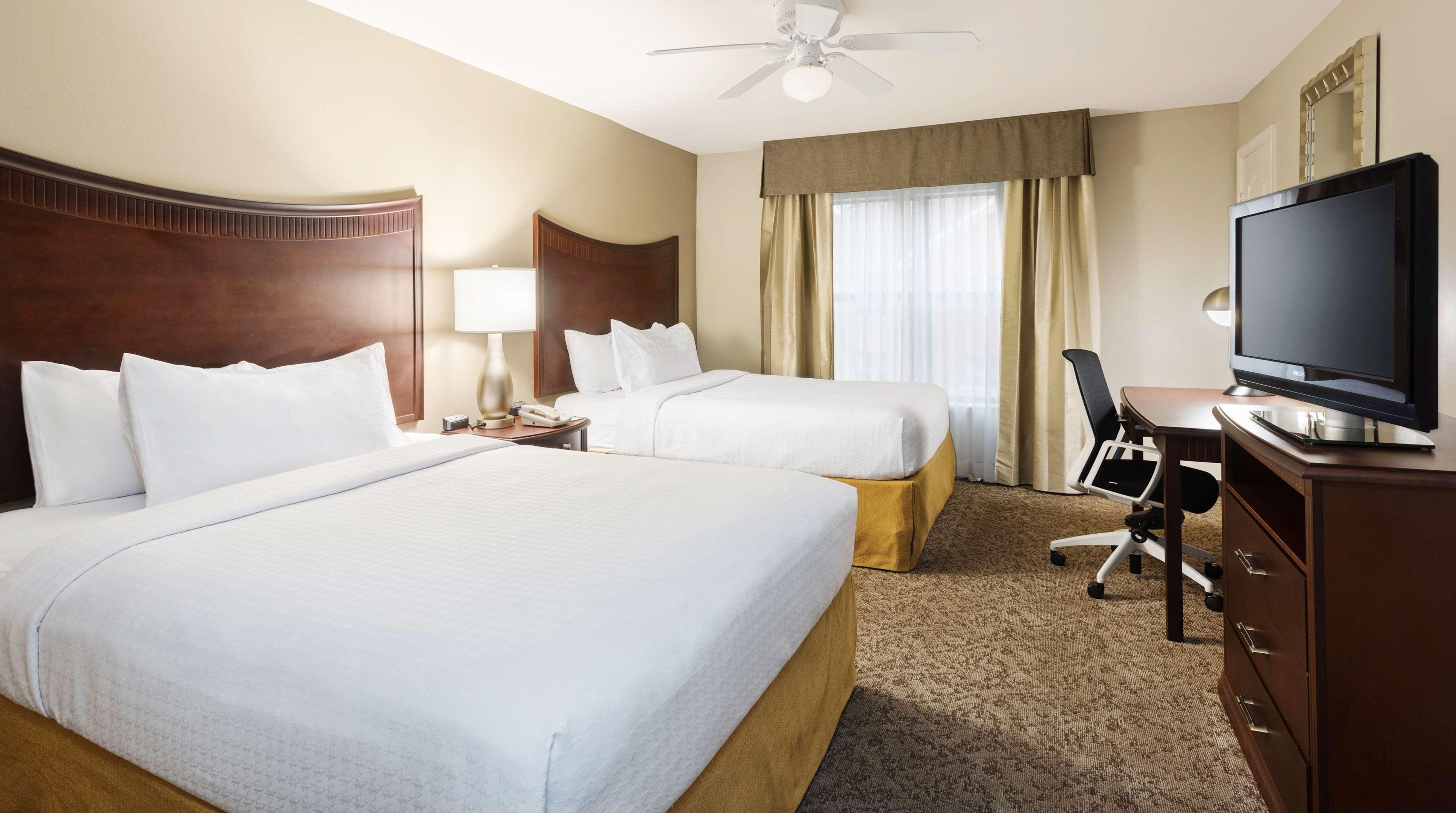 2 BEDROOMS, SUITE, KING BED, 2 QUEEN BEDS, 2 BATHROOMS